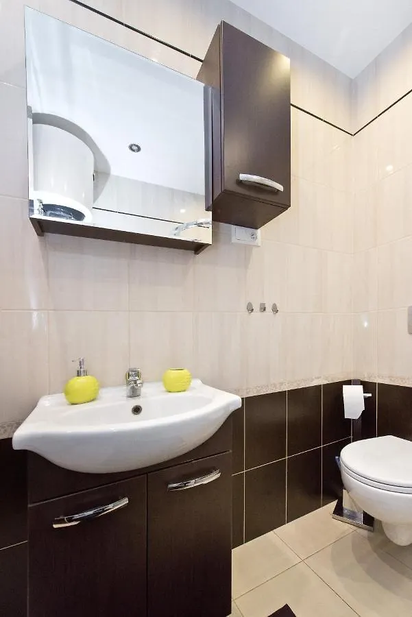 Gdanskie Apartamenty - Apartamenty Na Dlugiej I Na Garbary 0*, Gdansk